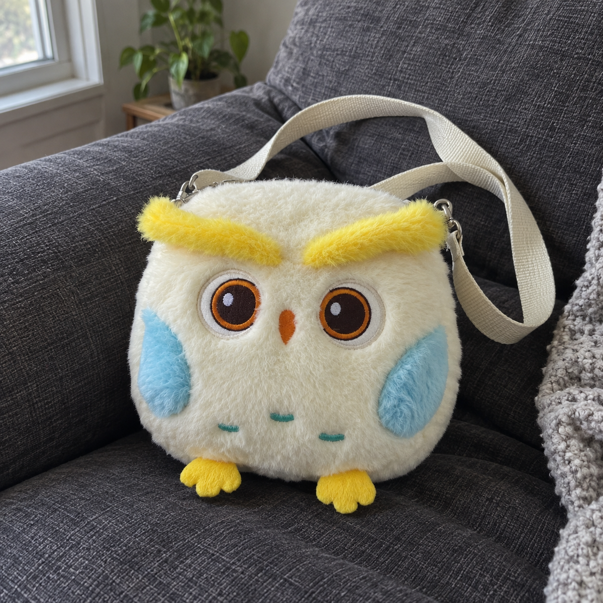 Owl bag · 25cm in a lived-in room